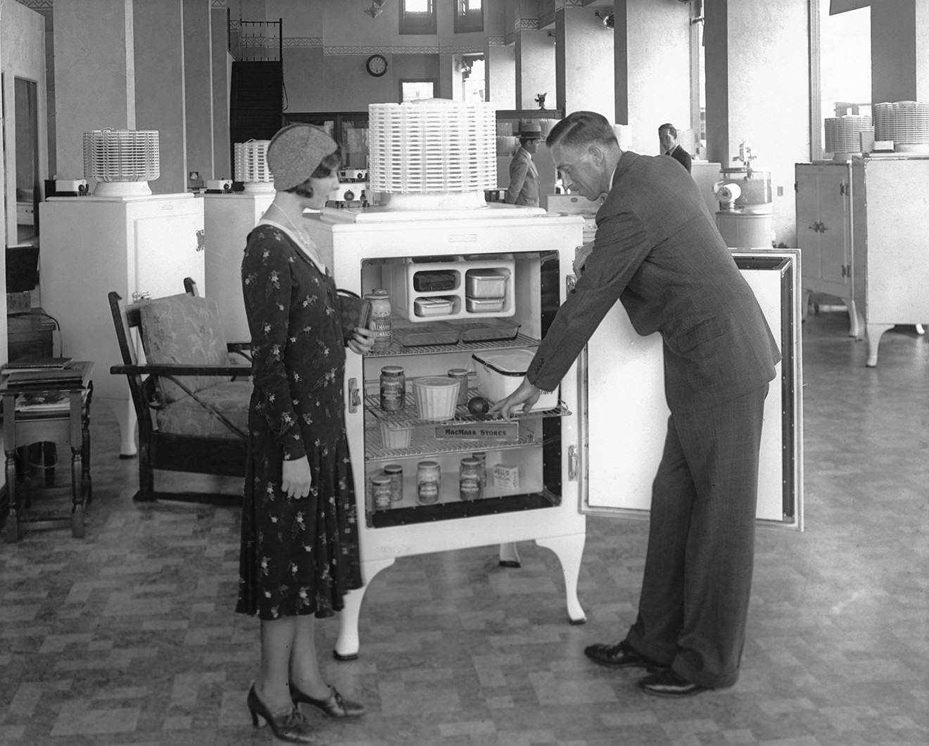 Продажа холодильников. 1925 год